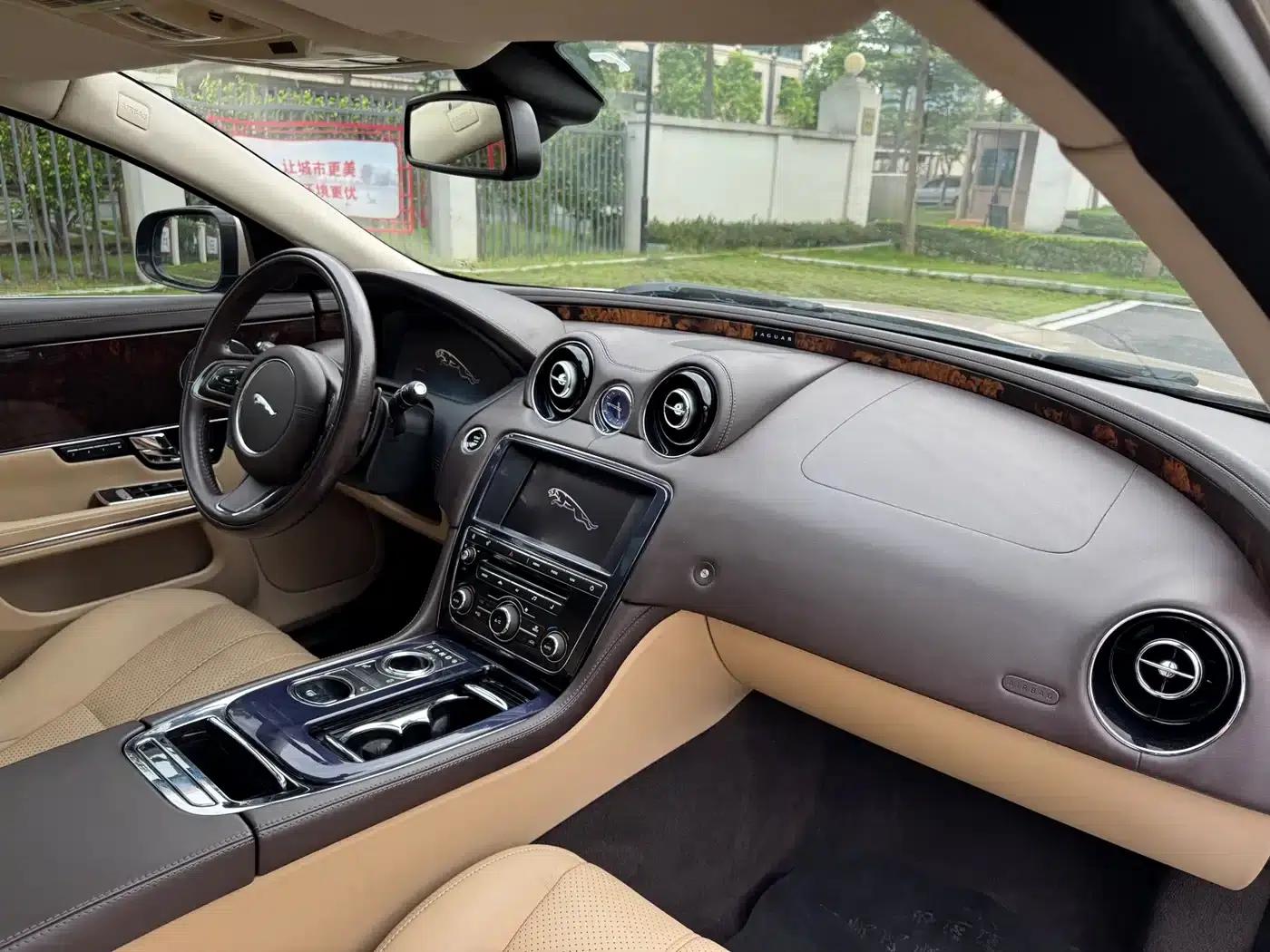 Jaguar XJ 2012 XJL 3.0 Panoramic Business Edition — миниатюра 22