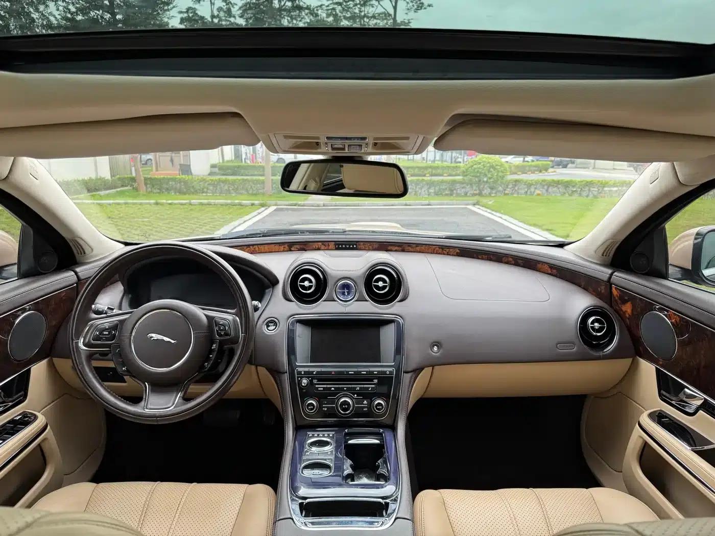 Jaguar XJ 2012 XJL 3.0 Panoramic Business Edition — миниатюра 24