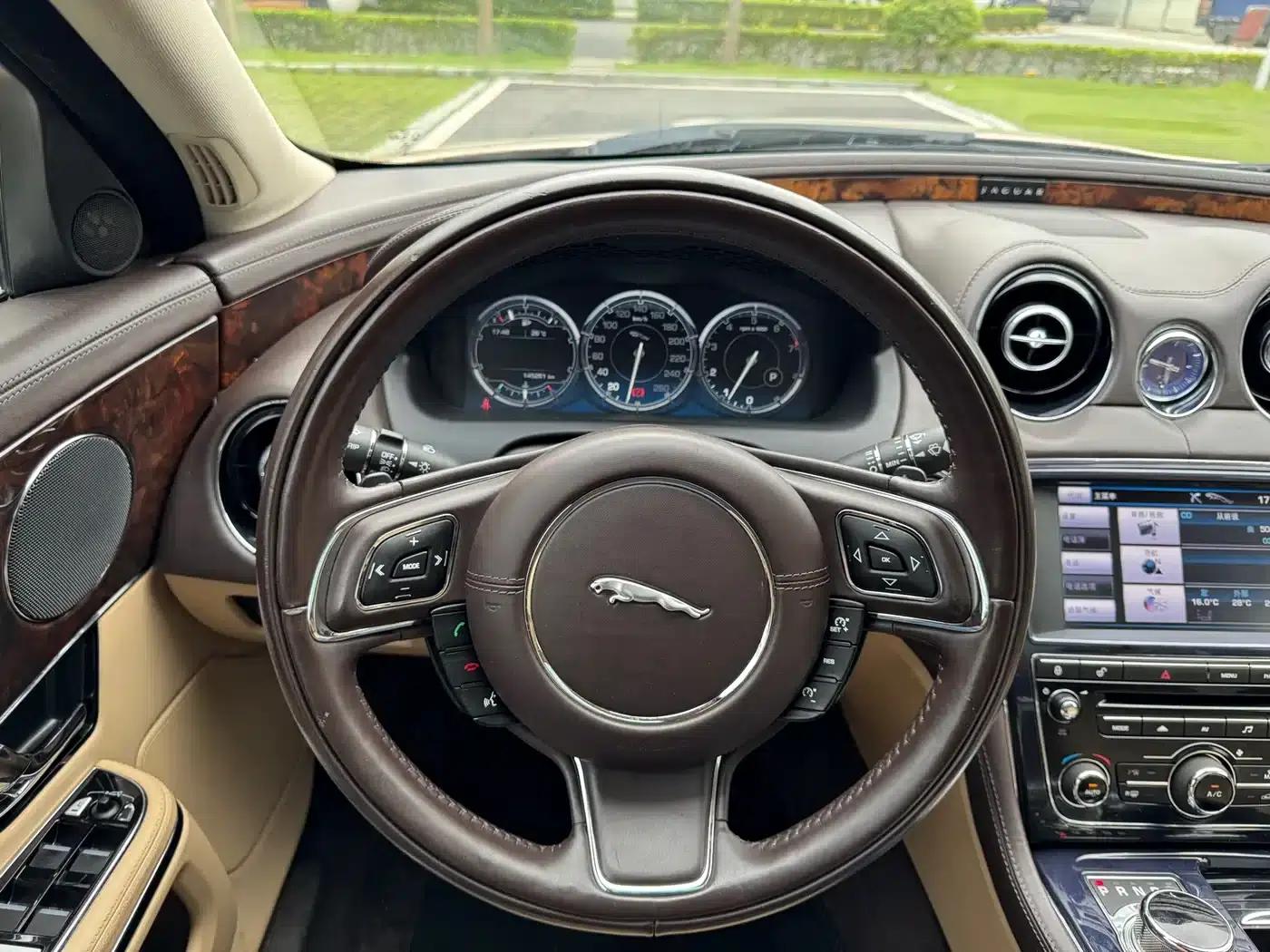 Jaguar XJ 2012 XJL 3.0 Panoramic Business Edition — миниатюра 53