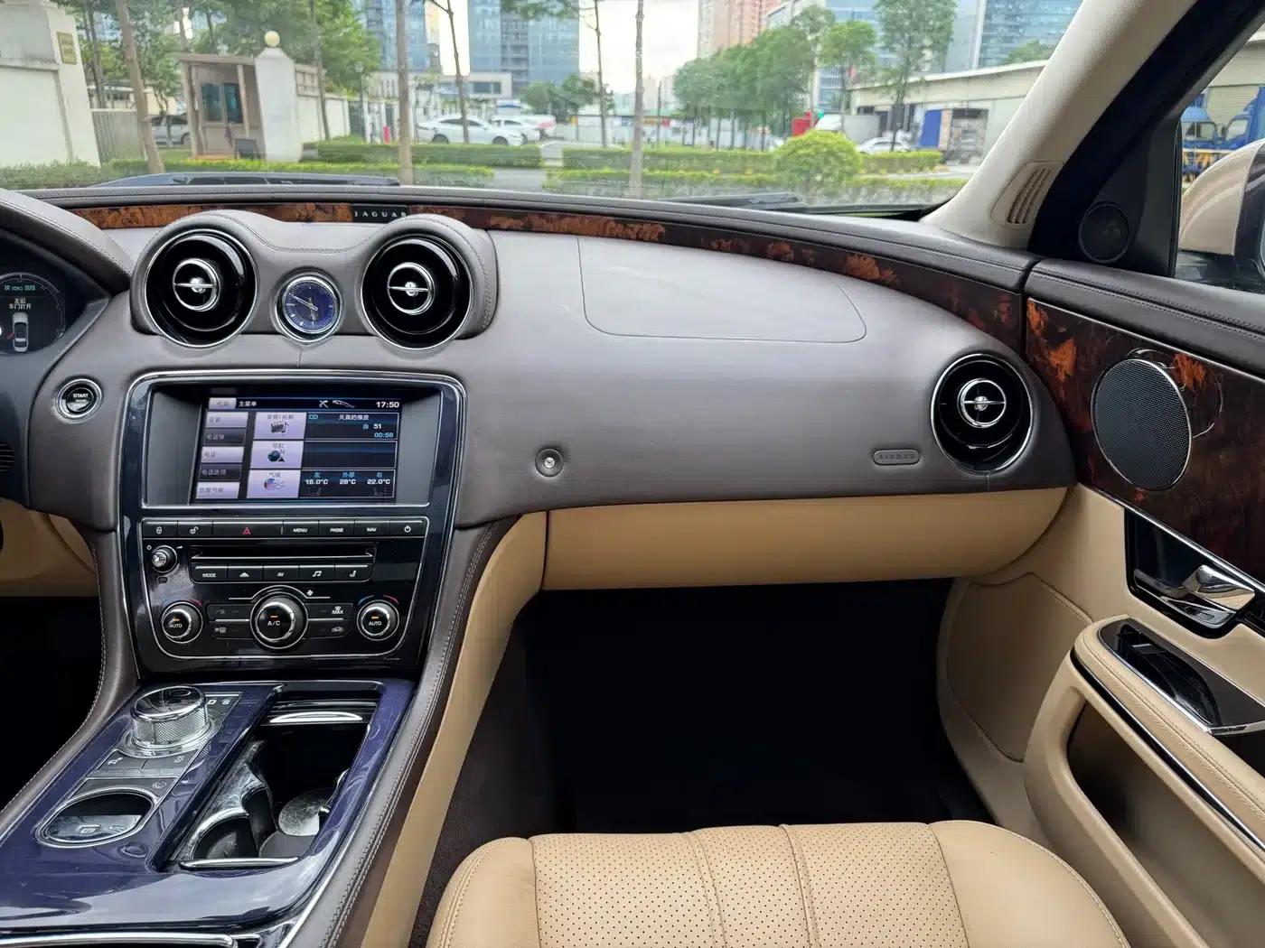 Jaguar XJ 2012 XJL 3.0 Panoramic Business Edition — миниатюра 58