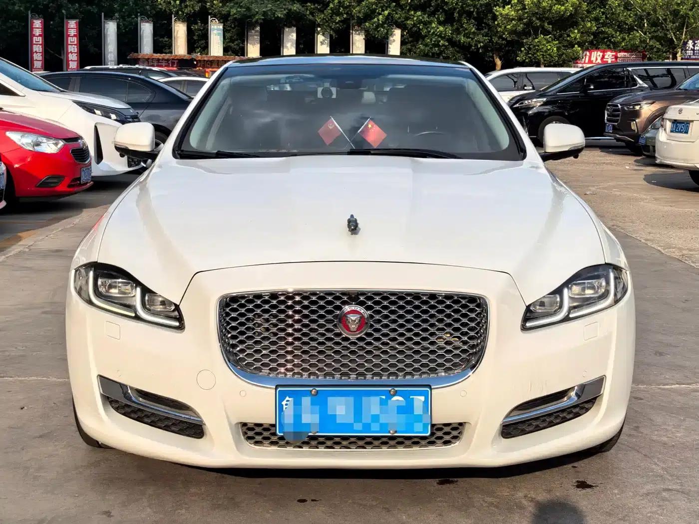 Jaguar XJ 2016 XJL 2.0T 2WD Elegant Business Edition — миниатюра 2