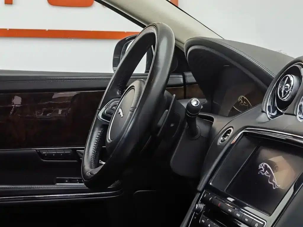 Jaguar XJ 2013 XJL 3.0 SC Panoramic Business Edition — миниатюра 22