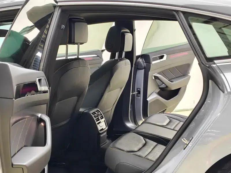 Volkswagen CC 2023 380TSI Striking Edition — миниатюра 11