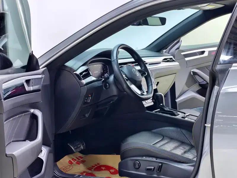 Volkswagen CC 2023 380TSI Striking Edition — миниатюра 10