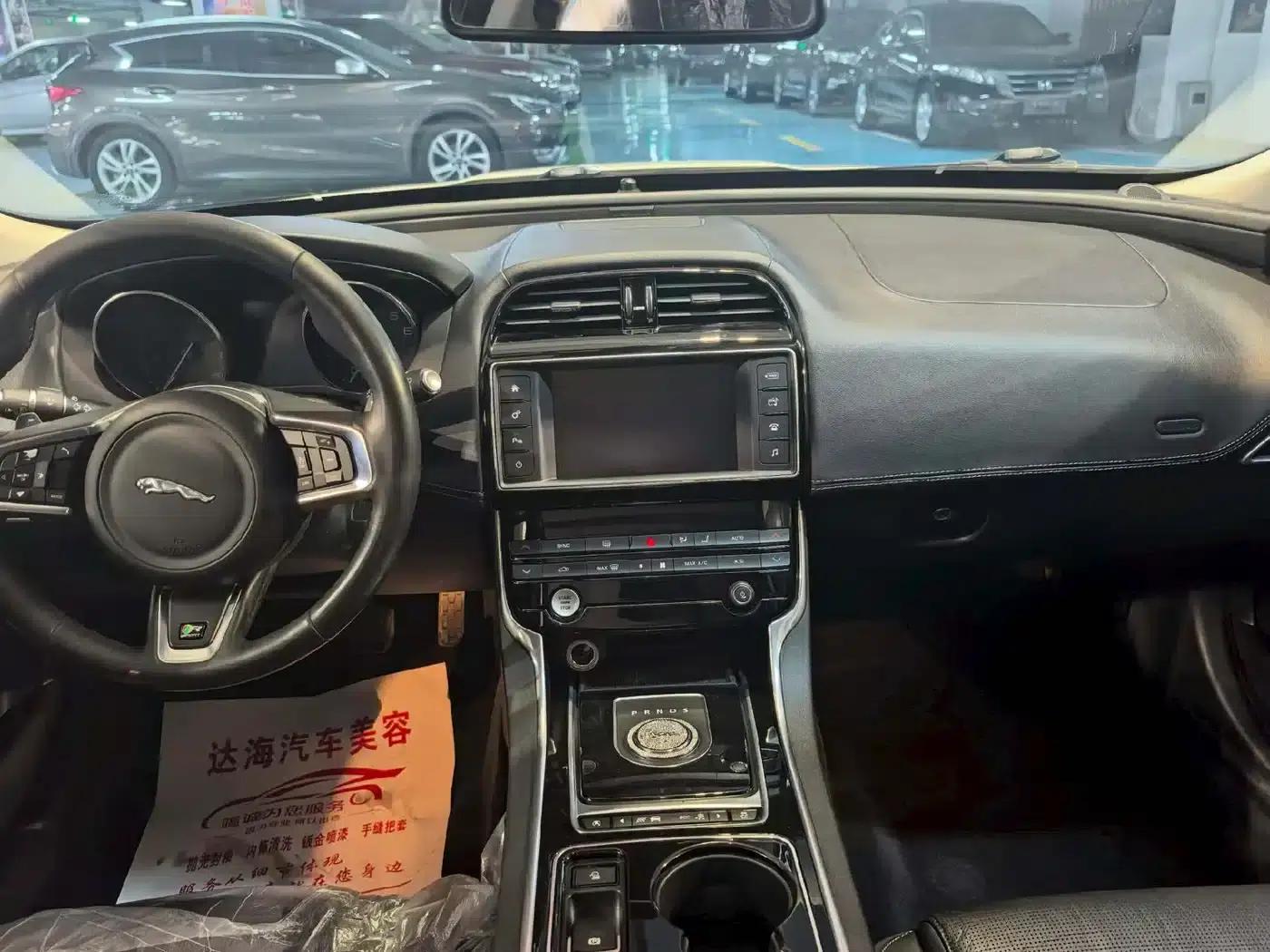Jaguar XE 2015 2.0T 200PS R-Sport — миниатюра 9