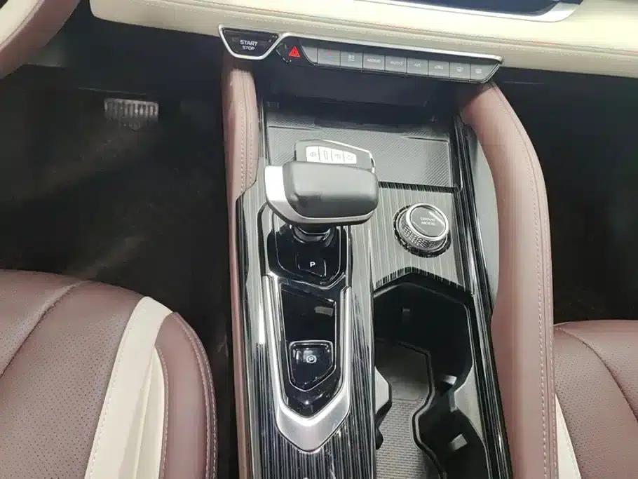 Geely Xingyue L 2024 2.0TD High-Power Automatic Two-Wheel Drive Cloud Edition — миниатюра 16