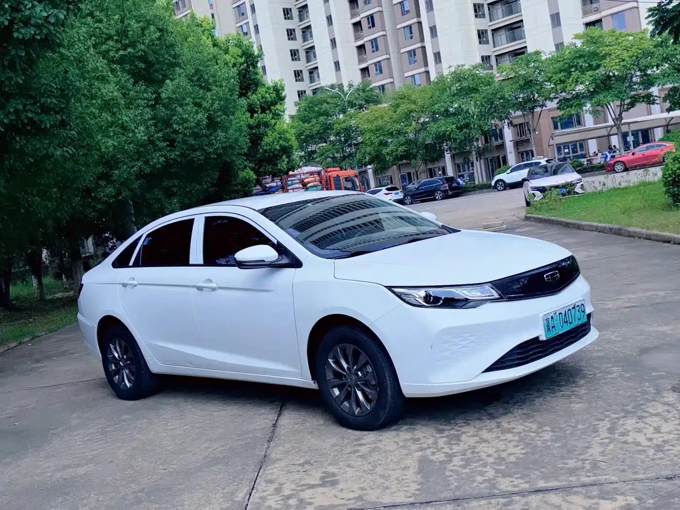 Geely Emgrand EV Pro 2022 Online Edition (Ternary Lithium) — миниатюра 3