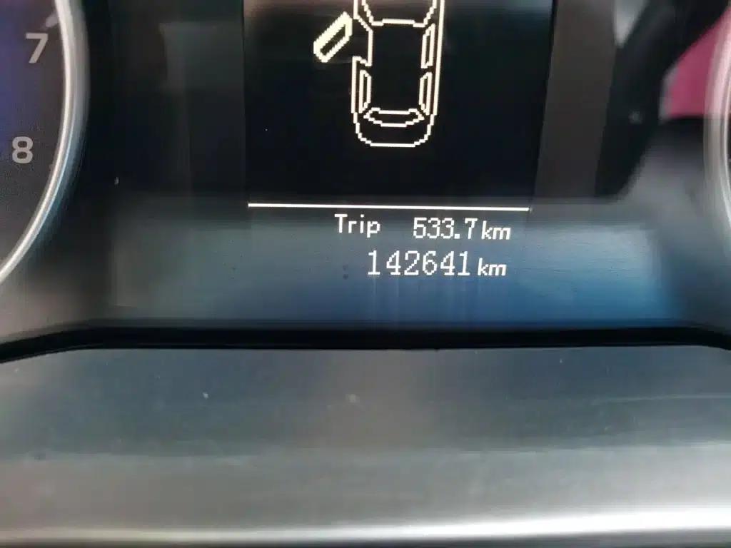 Geely Emgrand 2014 Hatchback 1.5L Manual Fashion Edition — миниатюра 13