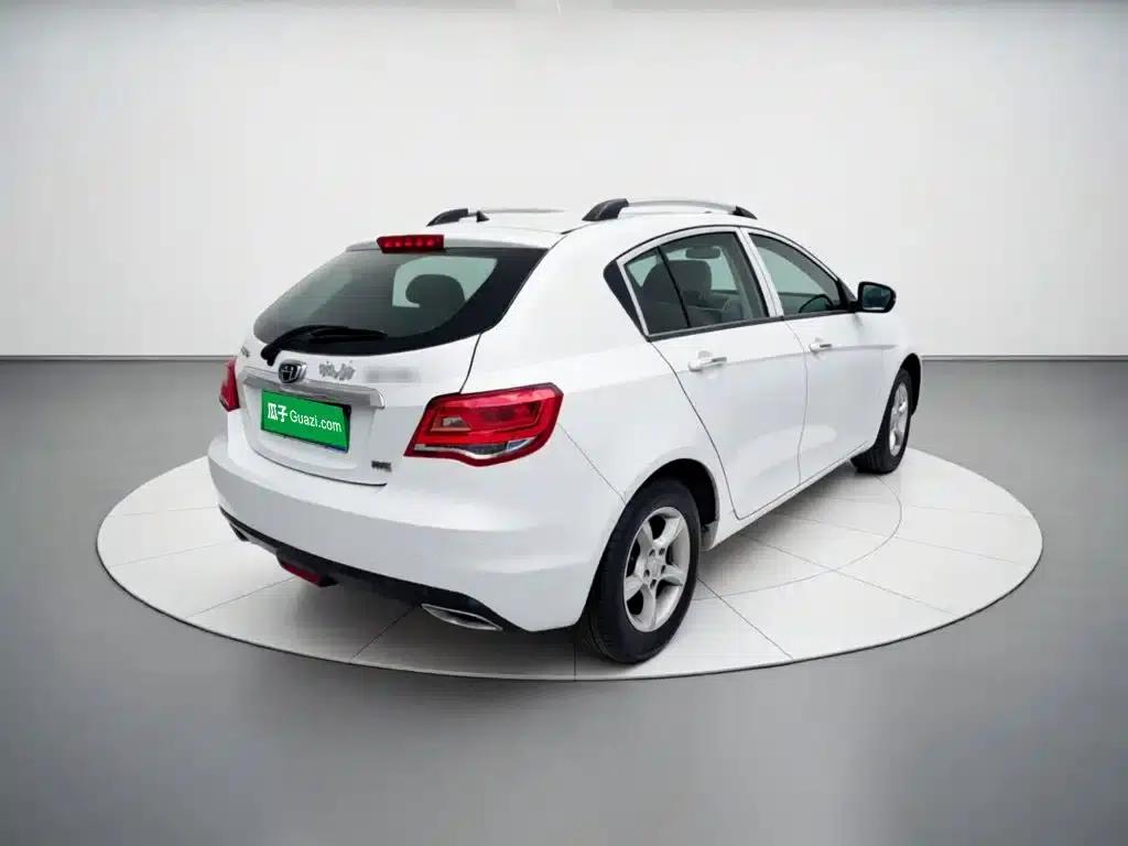 Geely Emgrand 2014 Hatchback 1.5L Manual Fashion Edition — миниатюра 6