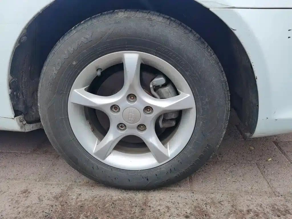 Geely Emgrand 2014 Hatchback 1.5L Manual Fashion Edition — миниатюра 8