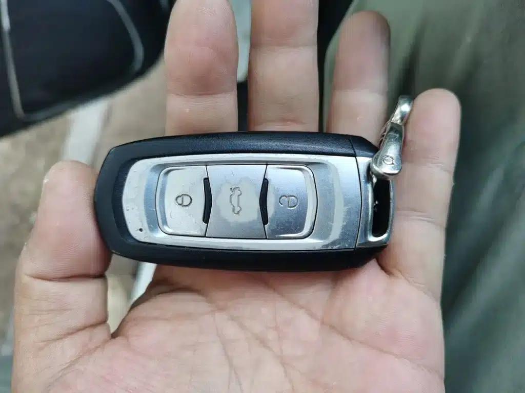 Geely Emgrand 2014 Hatchback 1.5L Manual Fashion Edition — миниатюра 9