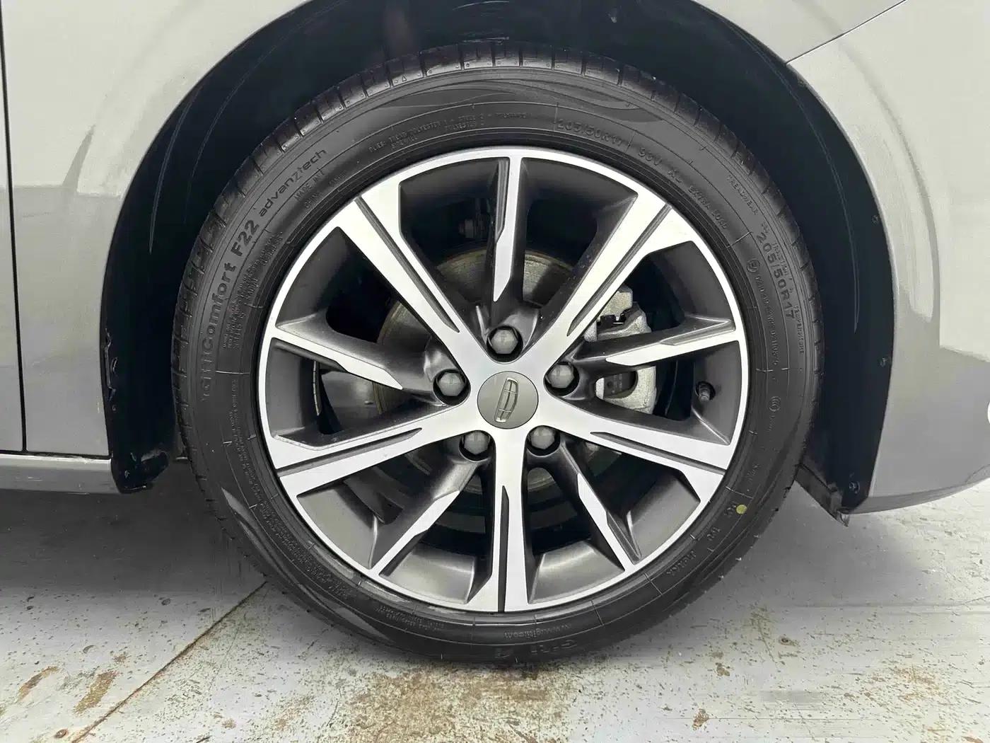 Geely Emgrand 2022 4th Generation 1.5L CVT Flagship Edition — миниатюра 8