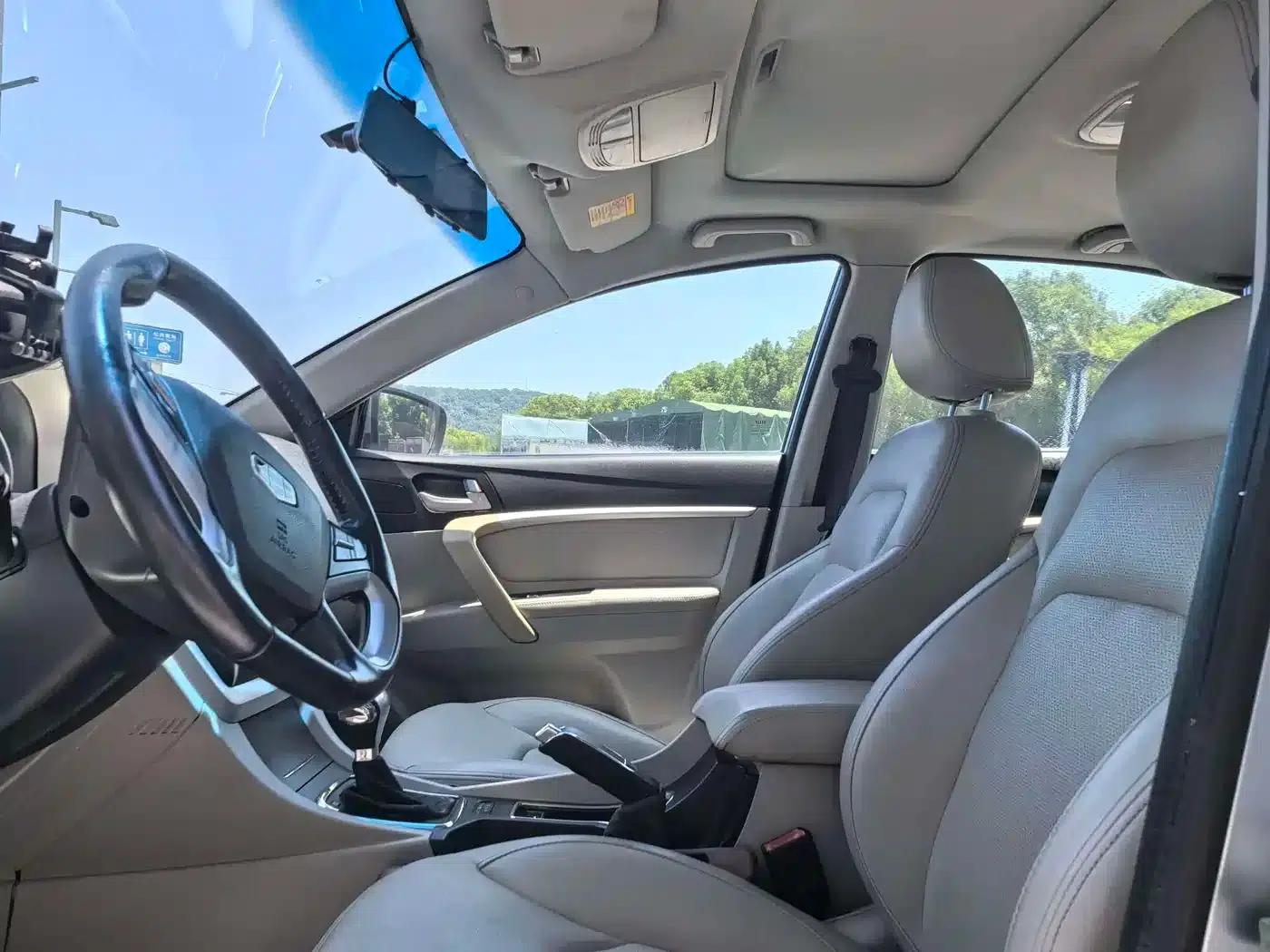 Geely Emgrand 2014 Sedan 1.5L CVT Elite — миниатюра 5