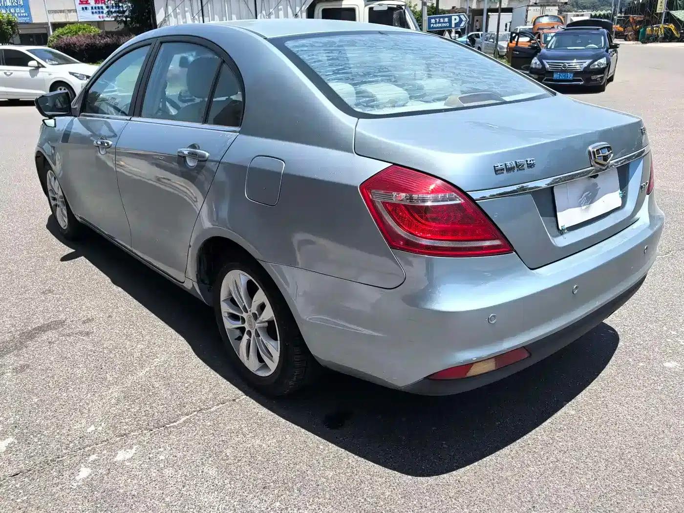 Geely Emgrand 2014 Sedan 1.5L CVT Elite — миниатюра 8