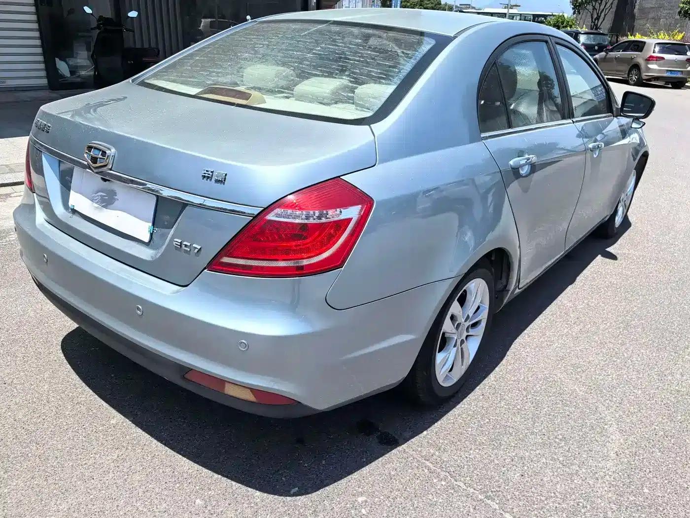 Geely Emgrand 2014 Sedan 1.5L CVT Elite — миниатюра 10