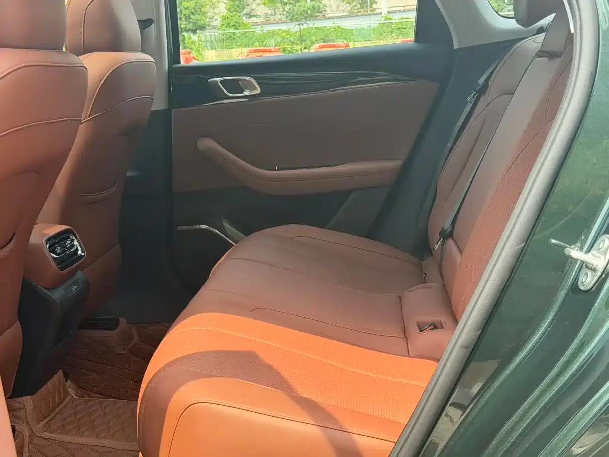 Geely Emgrand 2026 5th Generation 1.5T DCT Flagship Edition — миниатюра 11
