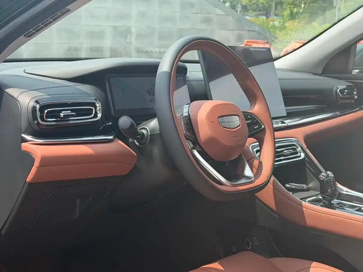 Geely Emgrand 2026 5th Generation 1.5T DCT Flagship Edition — миниатюра 13