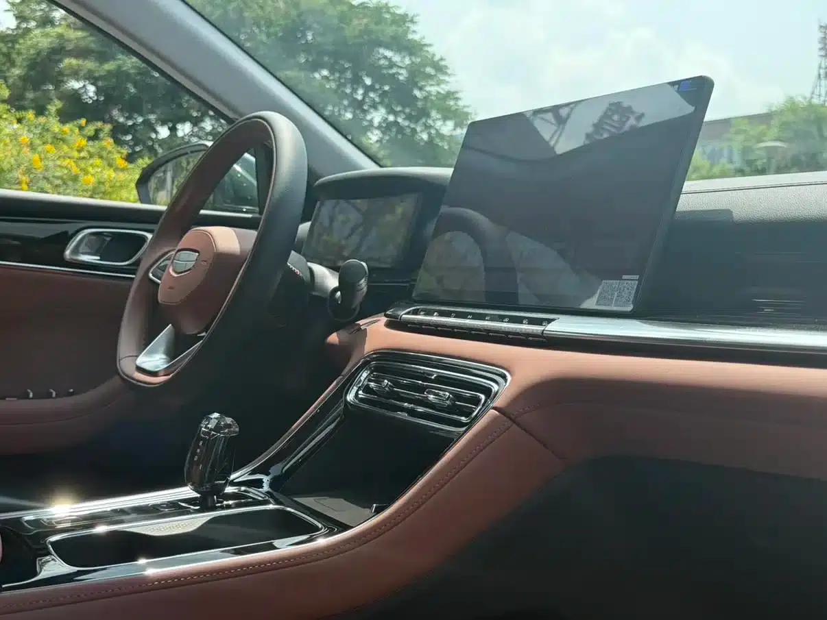 Geely Emgrand 2026 5th Generation 1.5T DCT Flagship Edition — миниатюра 16
