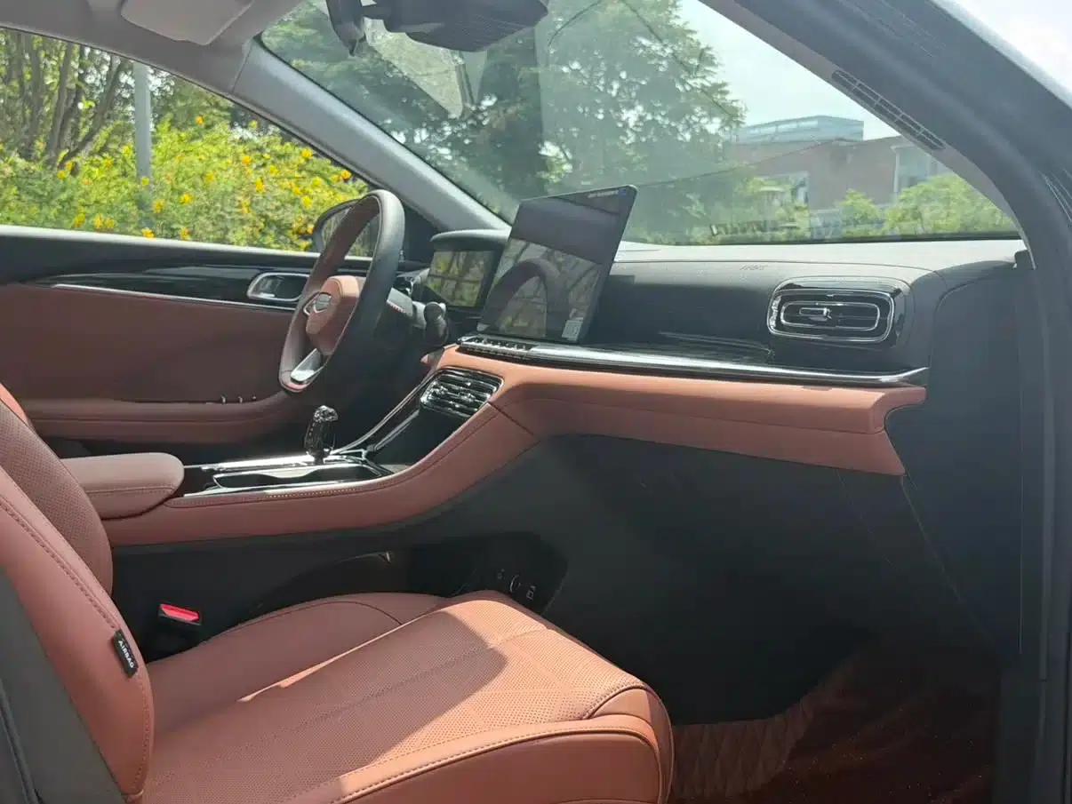 Geely Emgrand 2026 5th Generation 1.5T DCT Flagship Edition — миниатюра 17