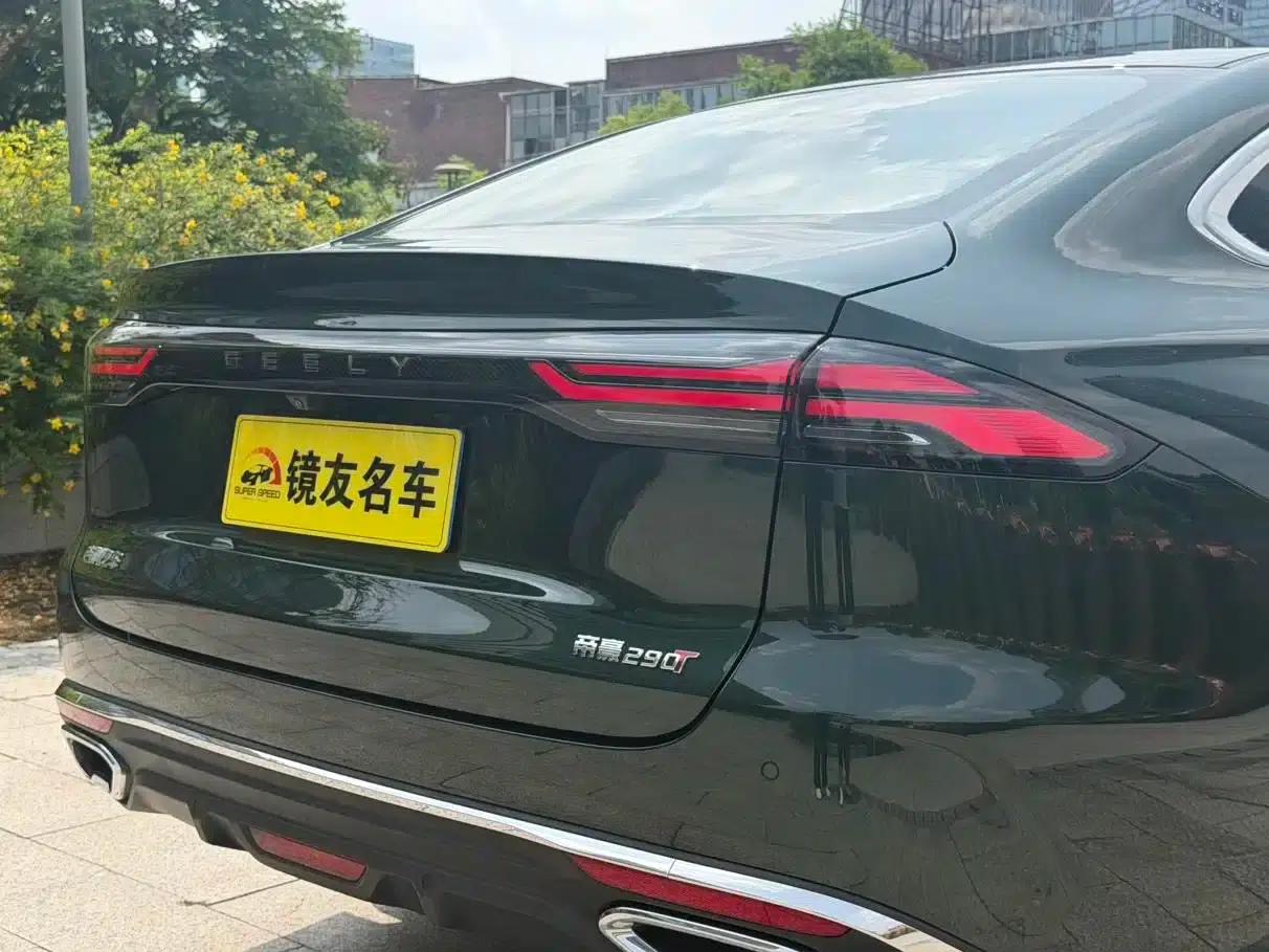 Geely Emgrand 2026 5th Generation 1.5T DCT Flagship Edition — миниатюра 19