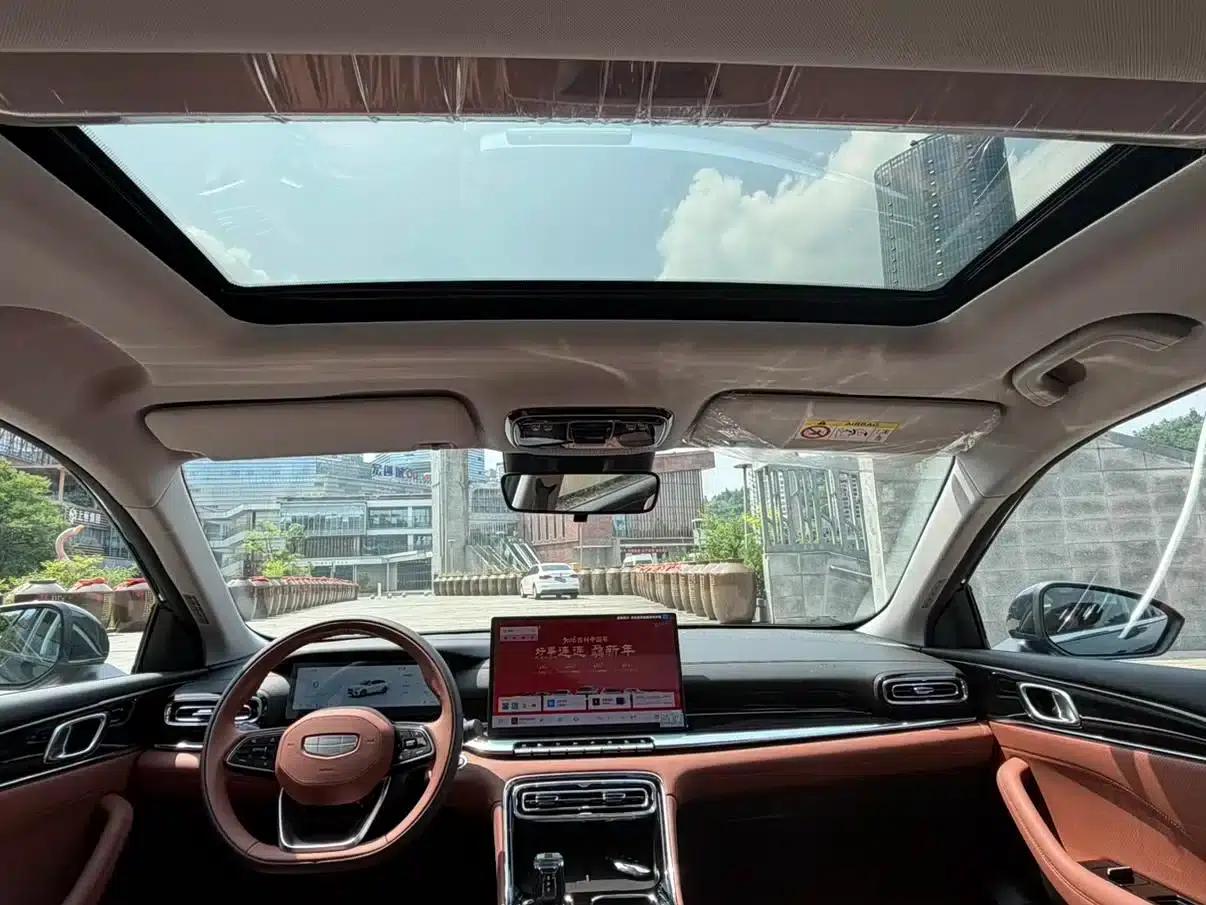 Geely Emgrand 2026 5th Generation 1.5T DCT Flagship Edition — миниатюра 21