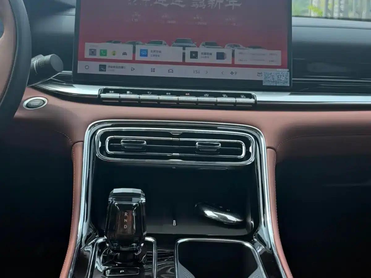 Geely Emgrand 2026 5th Generation 1.5T DCT Flagship Edition — миниатюра 27