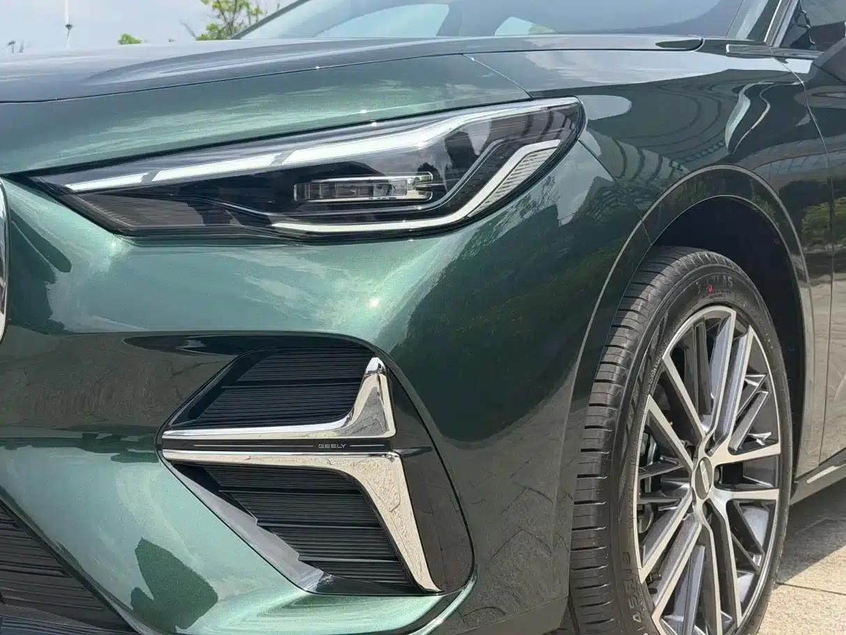 Geely Emgrand 2026 5th Generation 1.5T DCT Flagship Edition — миниатюра 7