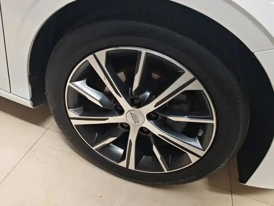 Geely Emgrand 2023 4th Generation Champion Edition 1.5L CVT Premium — миниатюра 6