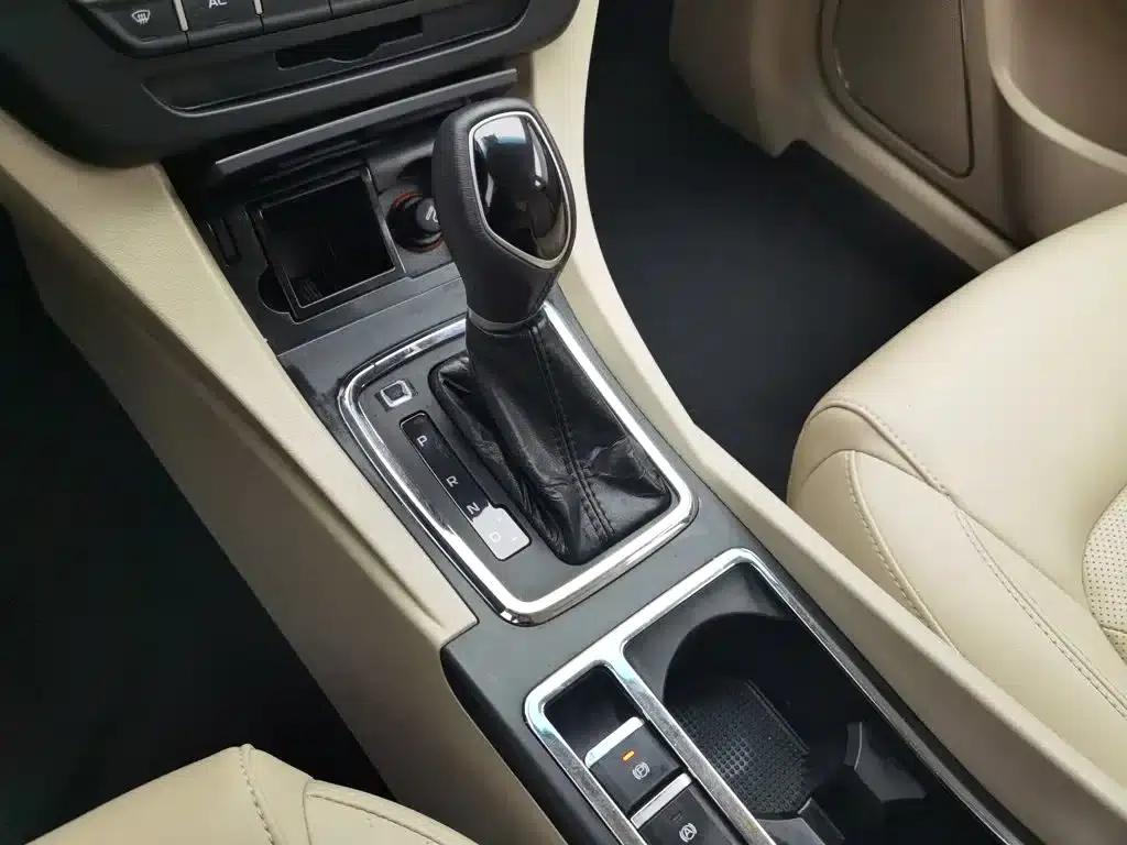 Geely Emgrand 2017 Sedan Million Edition 1.5L CVT Luxury Model — миниатюра 13