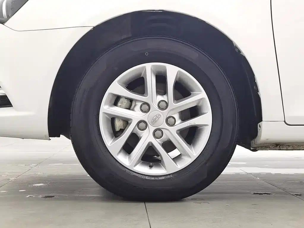 Geely Emgrand 2017 Sedan Million Edition 1.5L CVT Luxury Model — миниатюра 17