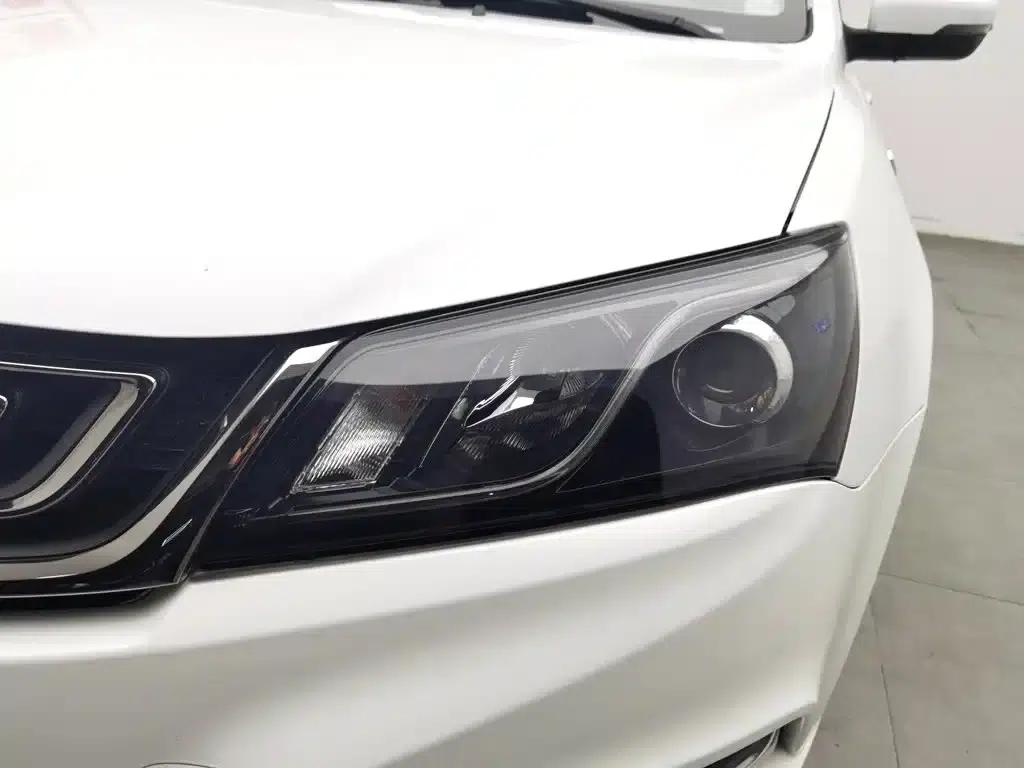 Geely Emgrand 2017 Sedan Million Edition 1.5L CVT Luxury Model — миниатюра 7