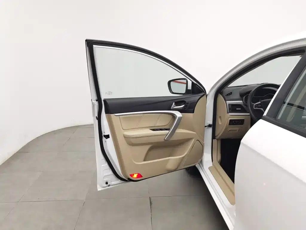 Geely Emgrand 2017 Sedan Million Edition 1.5L CVT Luxury Model — миниатюра 8