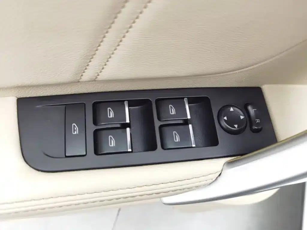 Geely Emgrand 2017 Sedan Million Edition 1.5L CVT Luxury Model — миниатюра 9
