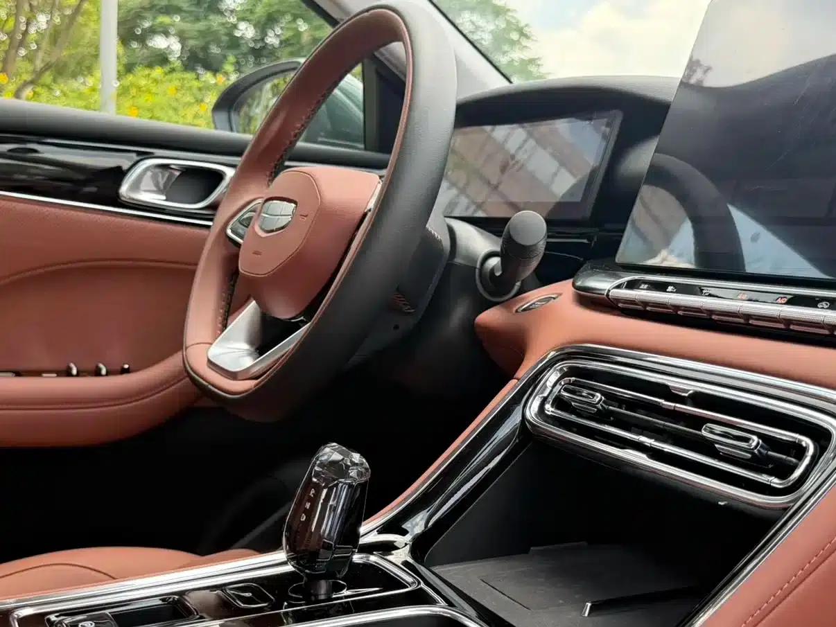 Geely Emgrand 2026 5th Generation 1.5T DCT Flagship Edition — миниатюра 12