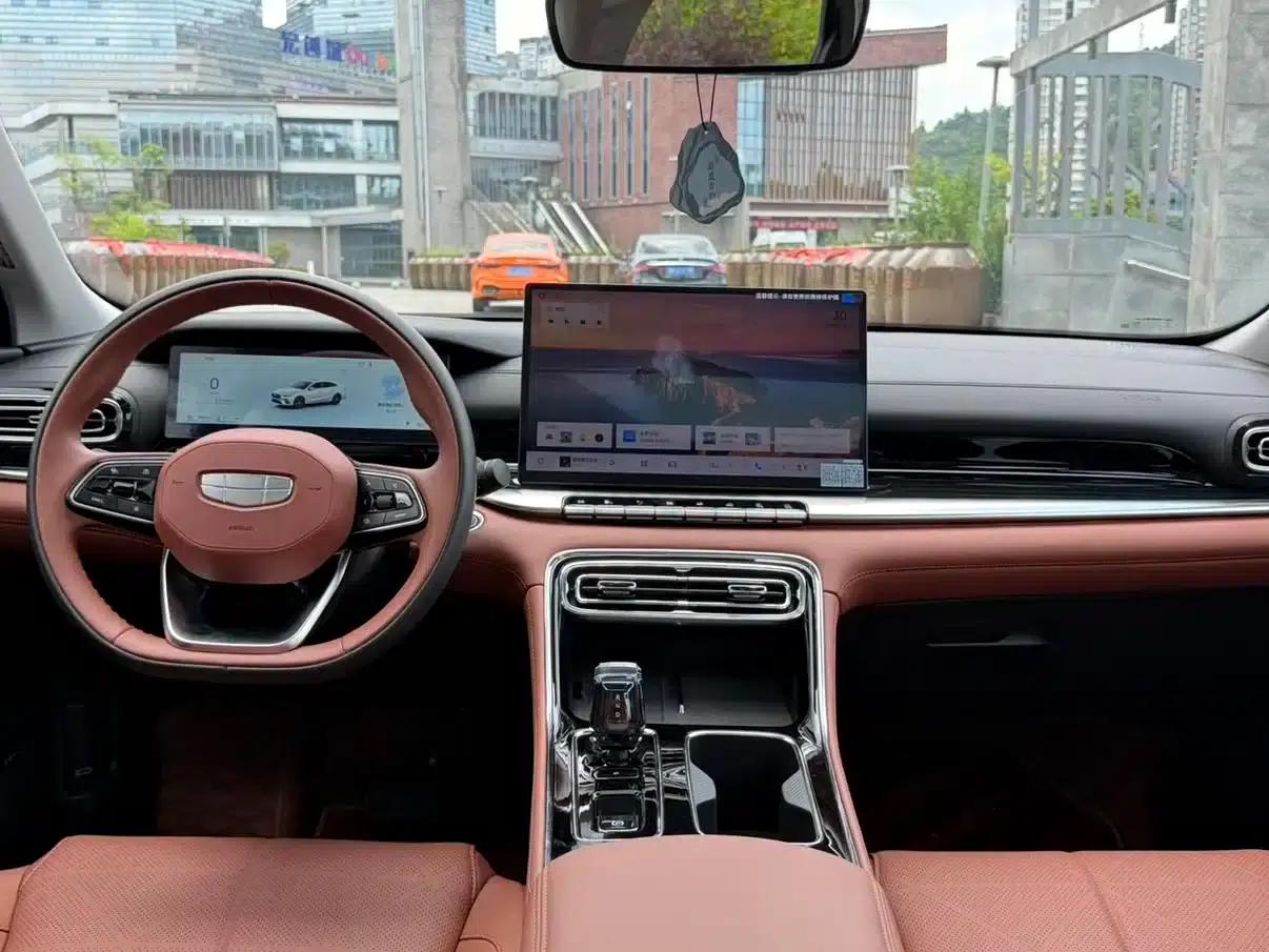Geely Emgrand 2026 5th Generation 1.5T DCT Flagship Edition — миниатюра 13