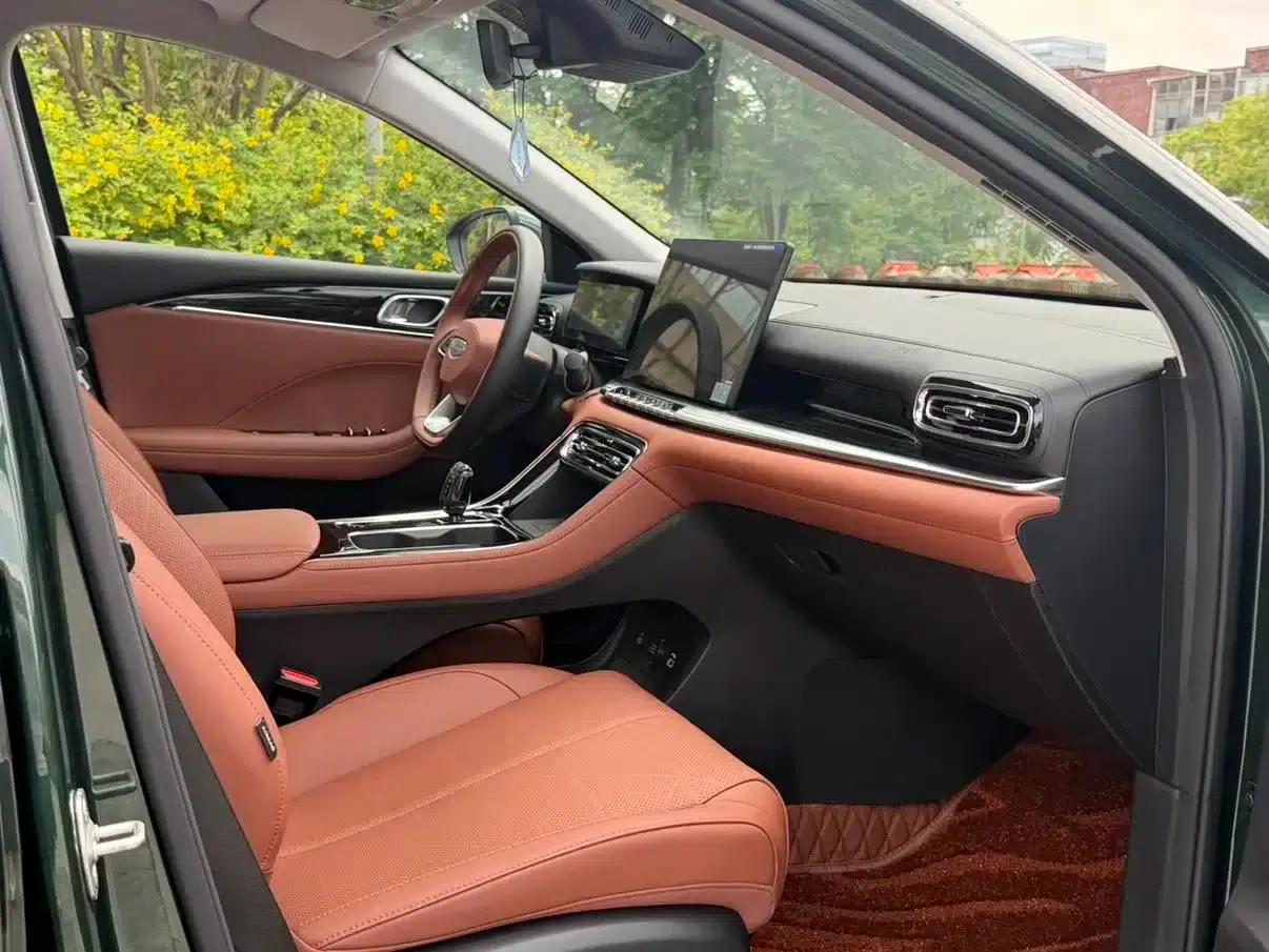 Geely Emgrand 2026 5th Generation 1.5T DCT Flagship Edition — миниатюра 14
