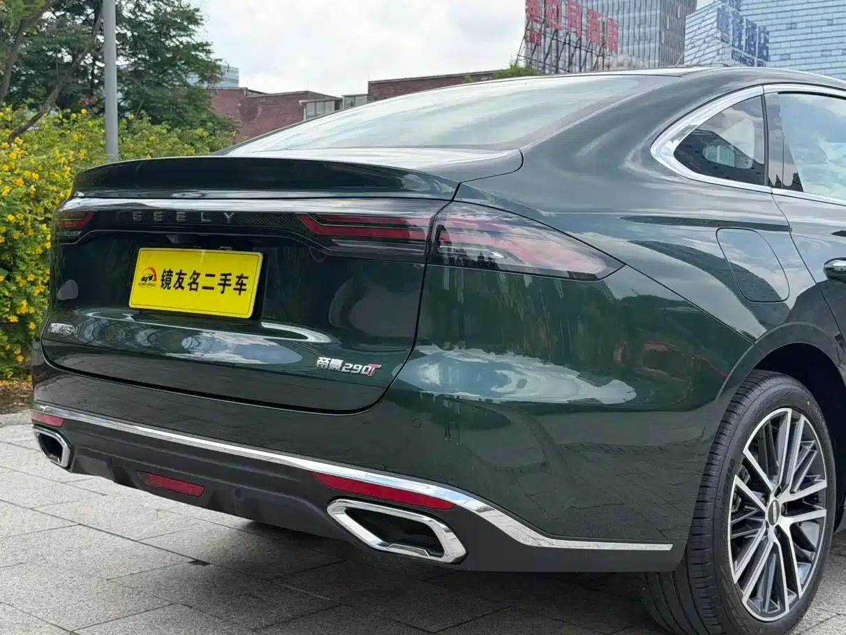 Geely Emgrand 2026 5th Generation 1.5T DCT Flagship Edition — миниатюра 23