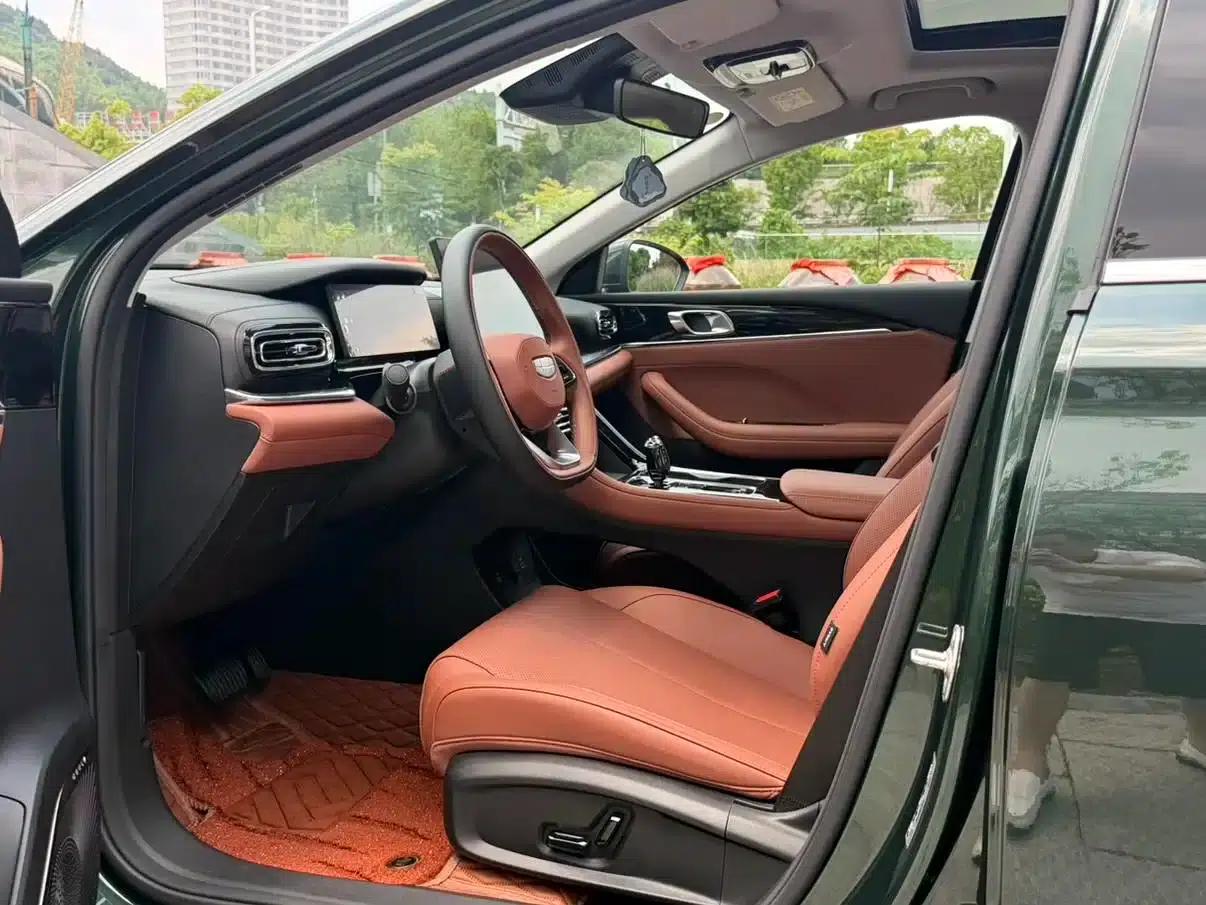 Geely Emgrand 2026 5th Generation 1.5T DCT Flagship Edition — миниатюра 7