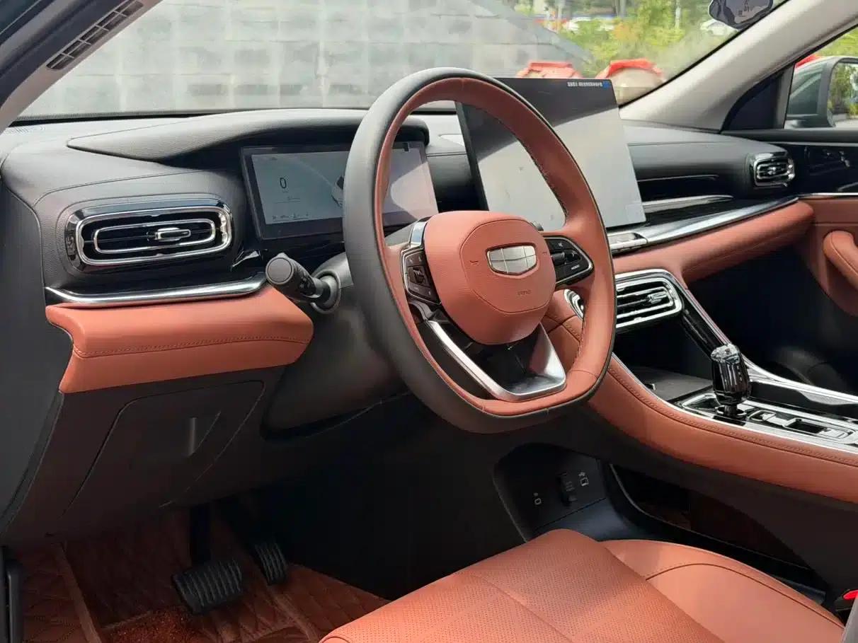 Geely Emgrand 2026 5th Generation 1.5T DCT Flagship Edition — миниатюра 8