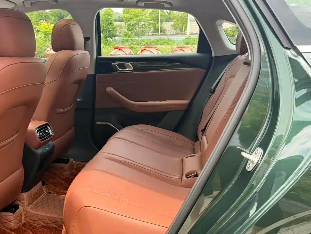 Geely Emgrand 2026 5th Generation 1.5T DCT Flagship Edition — миниатюра 9