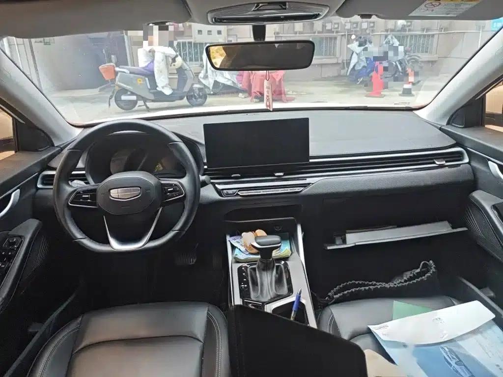 Geely Emgrand 2025 4th Generation 1.5L CVT Dragon Edition — миниатюра 13