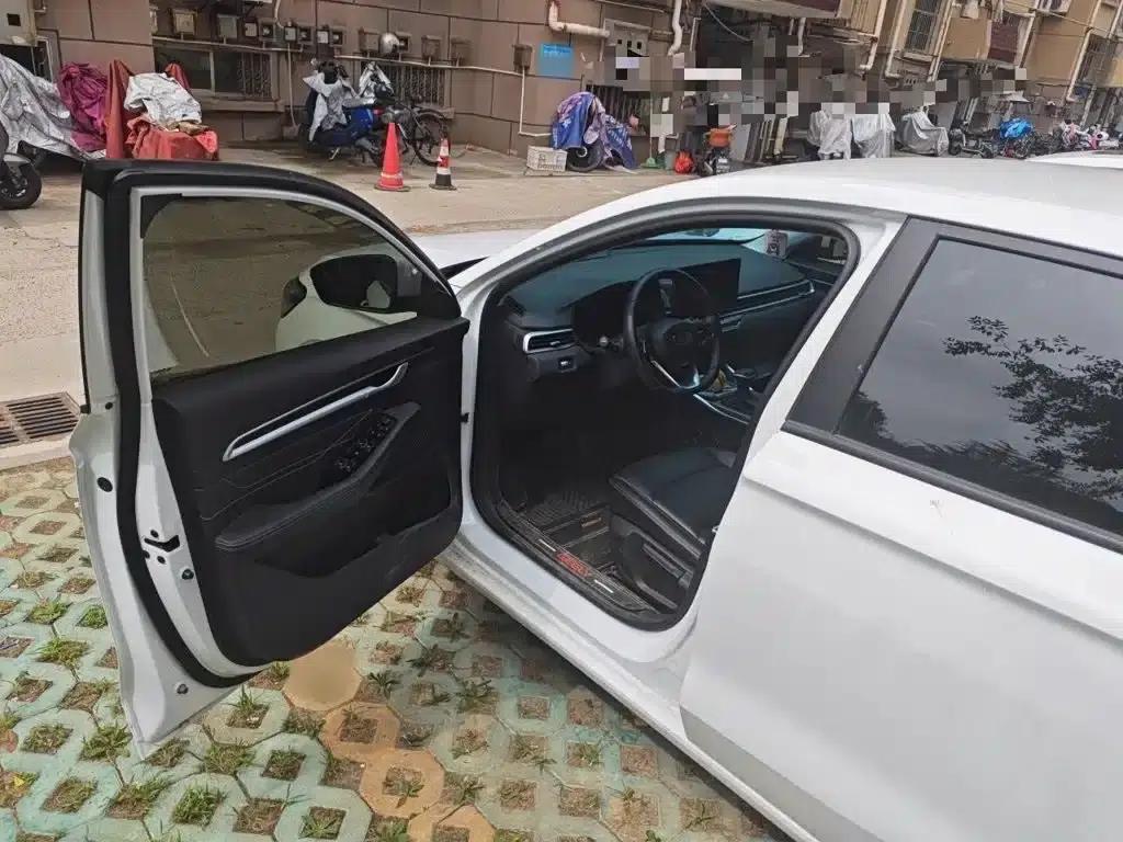 Geely Emgrand 2025 4th Generation 1.5L CVT Dragon Edition — миниатюра 14
