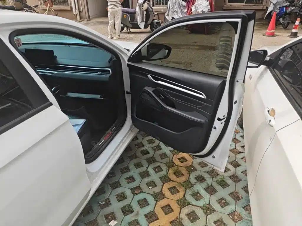 Geely Emgrand 2025 4th Generation 1.5L CVT Dragon Edition — миниатюра 20