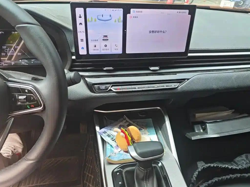 Geely Emgrand 2025 4th Generation 1.5L CVT Dragon Edition — миниатюра 6