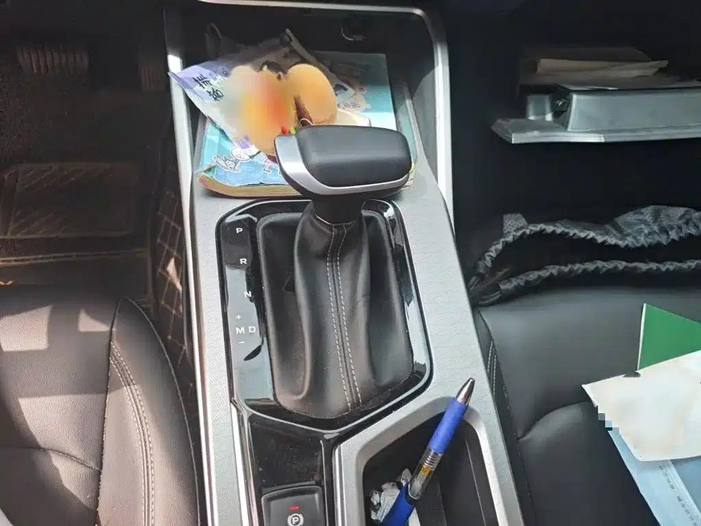 Geely Emgrand 2025 4th Generation 1.5L CVT Dragon Edition — миниатюра 7