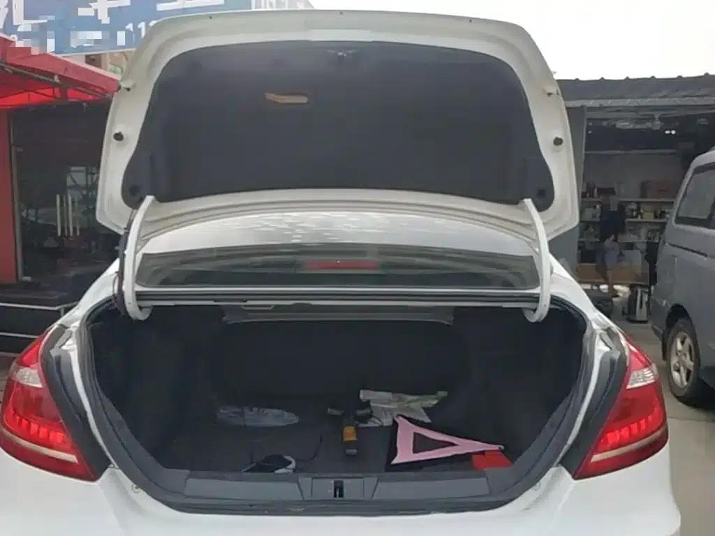 Geely Emgrand 2015 Sedan 1.5L Manual Upgrade Version — миниатюра 19