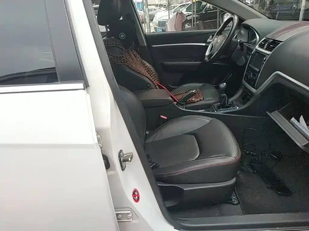 Geely Emgrand 2015 Sedan 1.5L Manual Upgrade Version — миниатюра 25