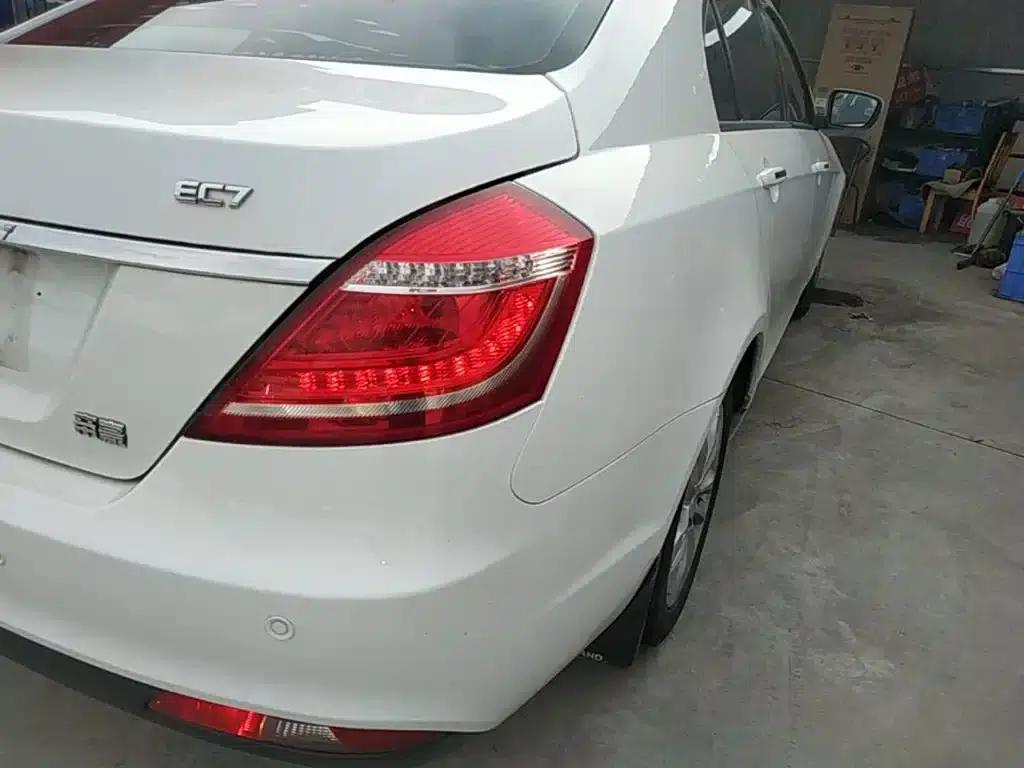 Geely Emgrand 2015 Sedan 1.5L Manual Upgrade Version — миниатюра 8