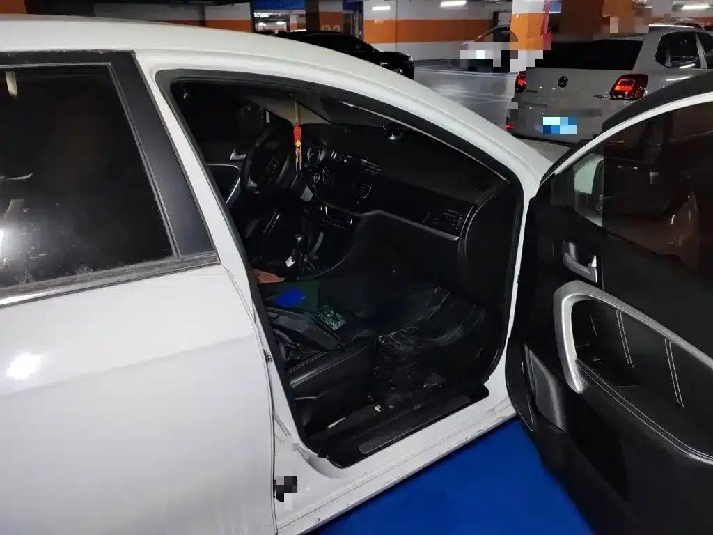 Geely Emgrand 2016 Sedan 1.5L Manual Upgrade Version — миниатюра 20