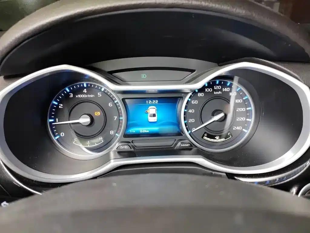 Geely Emgrand 2016 Sedan 1.5L Manual Upgrade Version — миниатюра 4